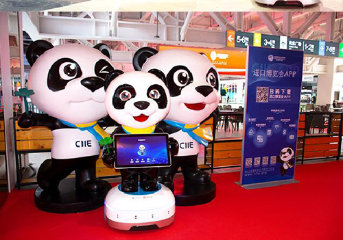 进博会精彩瞬间！看小笨&ldquo;进宝&rdquo;机器人如何大显身手